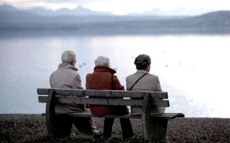 Γερνούν με ταχύτητα...φωτός οι Έλληνες - Από το 2000 μεγαλώσαμε κατά 4 χρόνια - Media