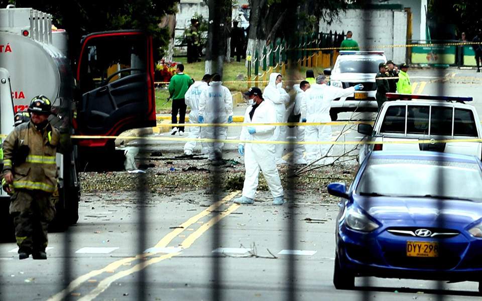 Τριήμερο εθνικό πένθος στην Κολομβία: 21 οι νεκροί στη βομβιστική επίθεση στην Μπογοτά - Media