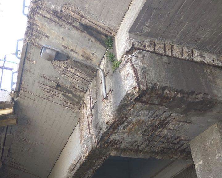 Διάβρωση και αποσάθρωση: Σε άθλια κατάσταση γέφυρα από την οποία περνάει το Τραμ στον Πειραιά (Photos) - Media