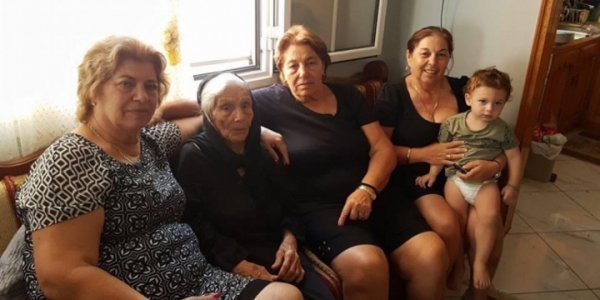 Γιαγιά από την Κάλυμνο έχει 87 δισέγγονα, 50 εγγόνια και 2 τρισέγγονα  - Media