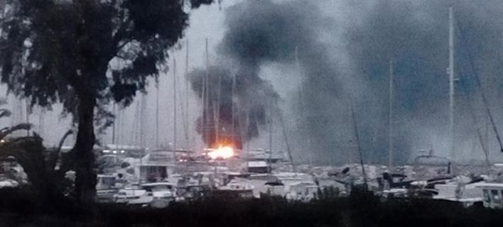 Συναγερμός στην Πάτρα: Φωτιά σε ιστιοφόρα στο παλιό λιμάνι (Video) - Media