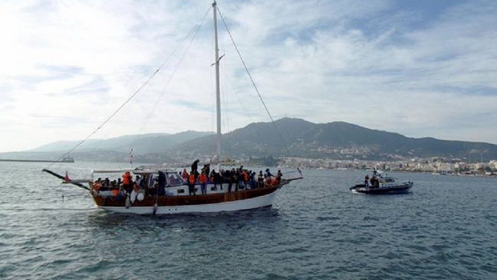 Κυλλήνη: Σύλληψη ατόμων για διακίνηση 62 μεταναστών με ιστιοφόρο - Media