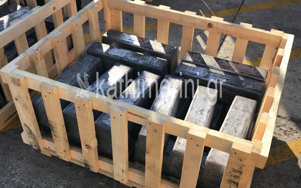 Κοντέινερ γεμάτο ναρκωτικά χάπια στον Πειραιά: Μεγάλη αστυνομική επιχείρηση (Photo) - Media