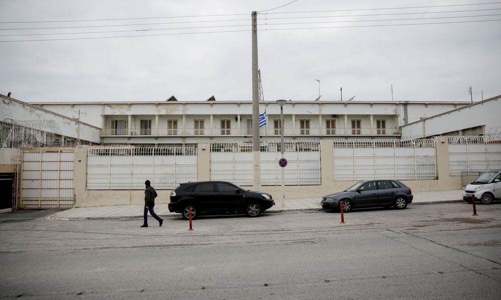 Άγρια επεισόδια στον Κορυδαλλό - Μαχαιρωμένοι κρατούμενοι στο νοσοκομείο - Media