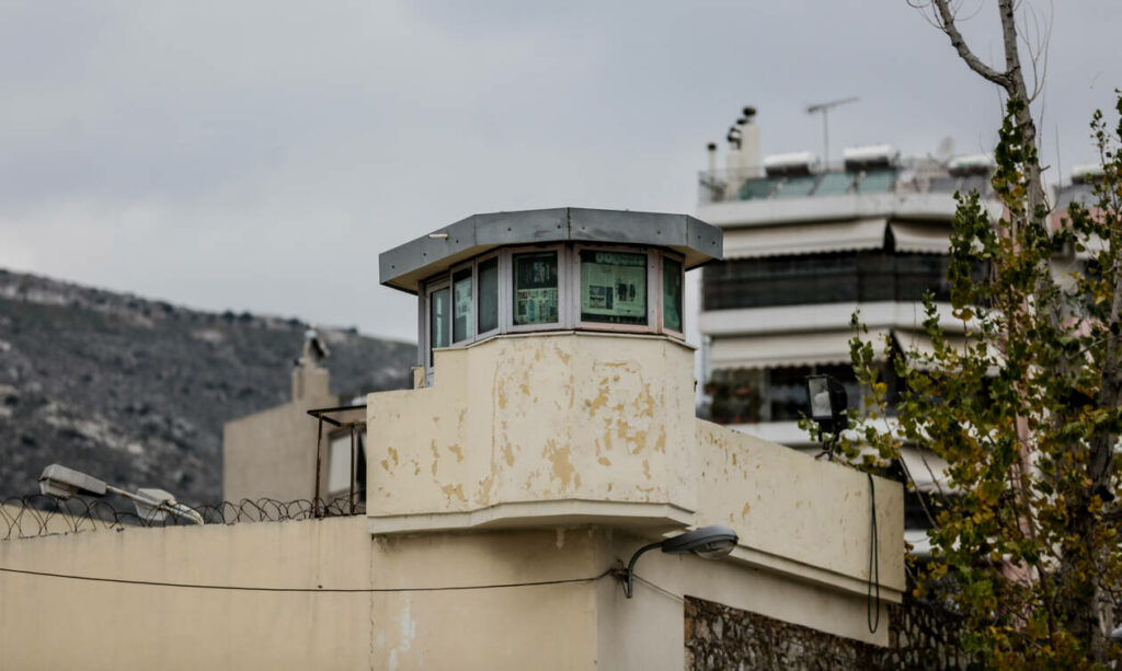 Στοχευμένη έφοδος σε κελιά του Κορυδαλλού έβγαλε «μαργαριτάρια» (Photo) - Media
