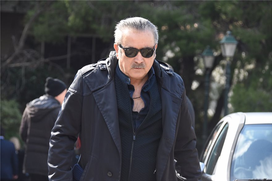 Συγκλονισμένος ο Λάκης Λαζόπουλος στην κηδεία του Θέμου Αναστασιάδη (Video) - Media