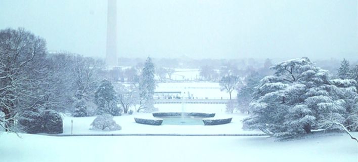 Η εντυπωσιακή φωτό της Μελάνια Τραμπ από τον χιονισμένο Λευκό Οίκο που έγινε viral (photos) - Media