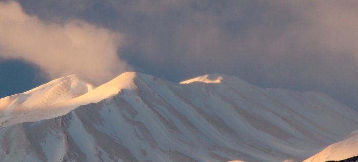 Κρήτη: Πορτοκαλί έγιναν τα Λευκά Ορη - Τι λένε οι μετεωρολόγοι για την αφρικανική σκόνη (Photo) - Media