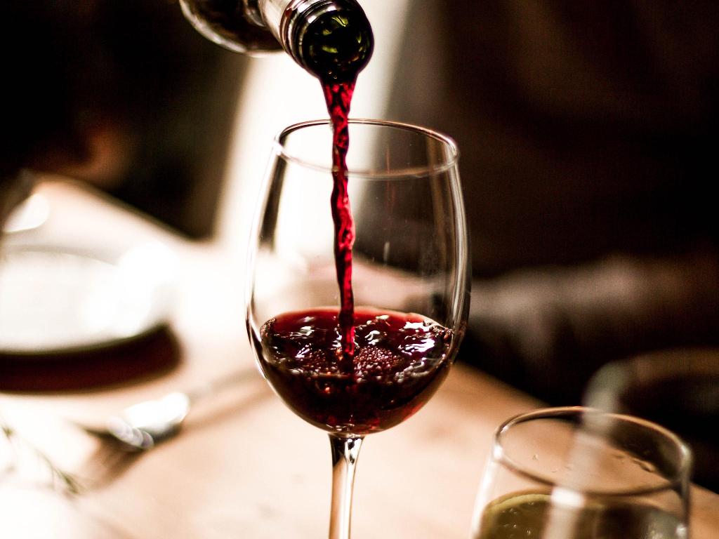 Γάλλος υπουργός: Το κρασί δεν είναι ένα αλκοόλ όπως τα άλλα – Έξαλλοι οι γιατροί - Media