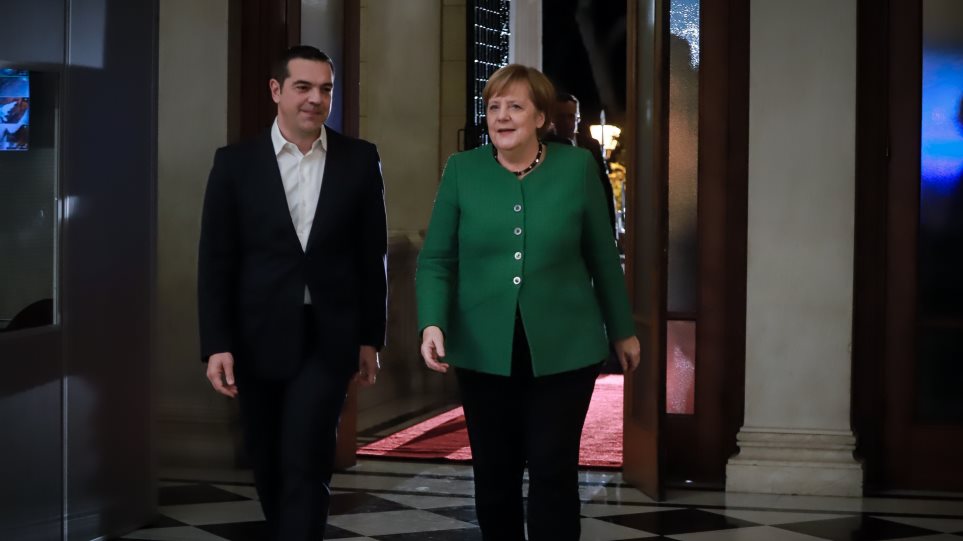 Τσίπρας: «Έκανα χώρο μπροστά στο παράθυρο για να μπαίνει φως» - Μέρκελ: «Πολύ καλό αυτό» (Video) - Media
