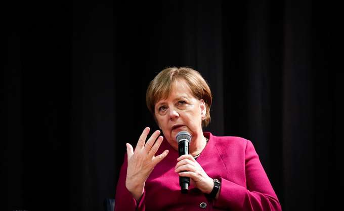 Γερμανία: Η Μέρκελ ανησυχεί για την άνοδο του αντισημιτισμού - Media