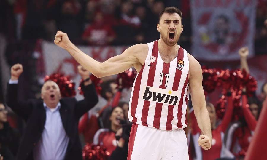 Σοκ στον Ολυμπιακό: Τραυματίστηκε ο Μιλουτίνοβ - Media