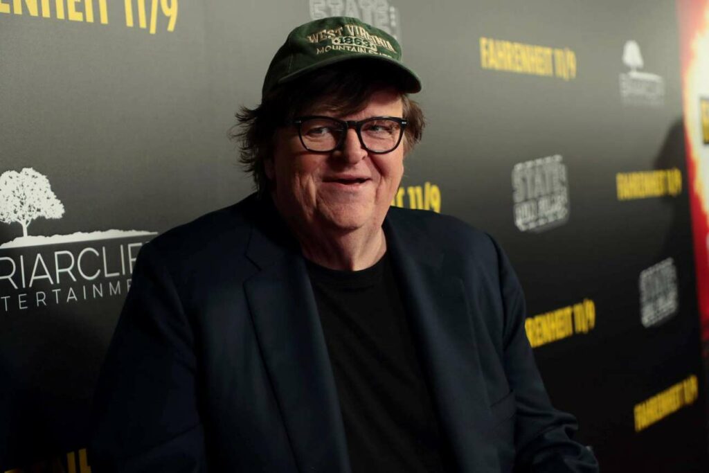 Μάικλ Μουρ: Ο νέος «φιλικός» φασισμός έχει χαμογελαστό πρόσωπο	 - Media