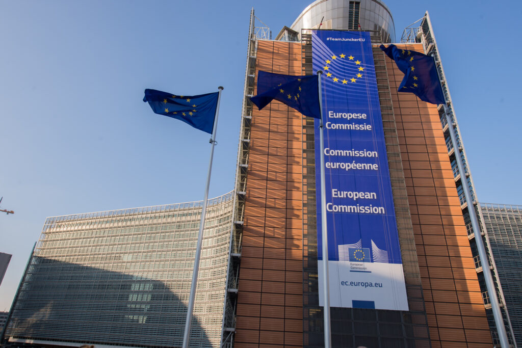 «Ναι» της Κομισιόν στην αύξηση του κατώτατου μισθού - Media