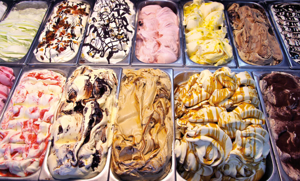 Τουρίστας πλήρωσε 25 ευρώ ένα παγωτό  -  Πρόστιμο 2.000 ευρώ για αισχροκέρδεια στον παγωτατζή  - Media