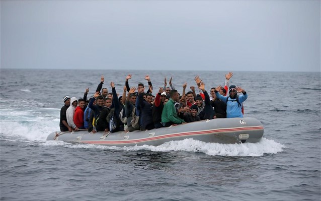 Σάμος: Διασώθηκαν από τη Frontex 35 αλλοδαποί - Media