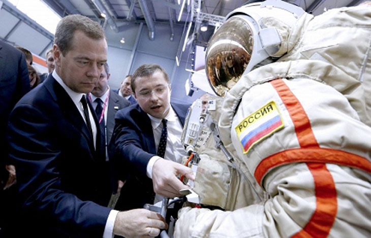 «Γκάζια» Μεντβέντεφ στη Roskosmos: Σταματήστε να μιλάτε, κάντε δουλειά - Media