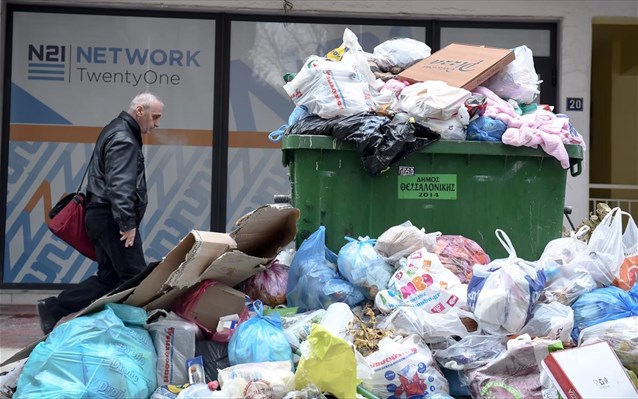 Θεσσαλονίκη: «Μάχη» για την αποκομιδή 500 τόνων σκουπιδιών - Media