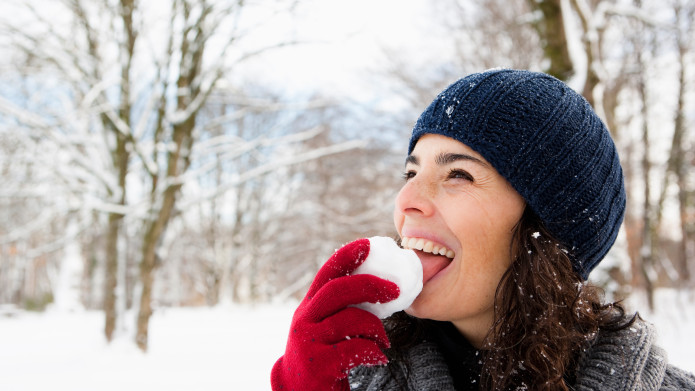Προσοχή: Δεν πρέπει να τρώμε χιόνι - Δείτε γιατί - Media