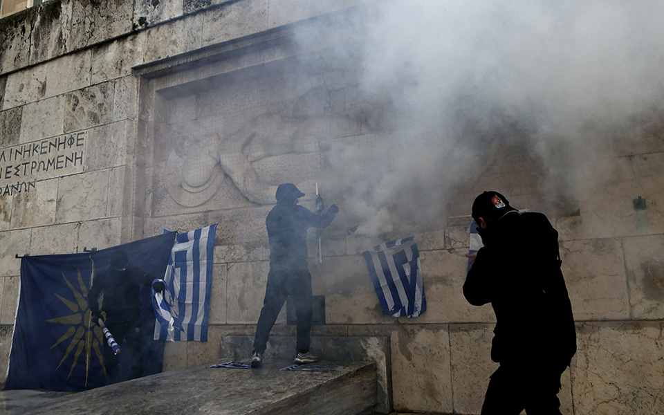Συγκλονιστική καταγγελία φωτορεπόρτερ: Χρυσαυγίτες είχαν φωτογραφίες μας και μας έψαχναν - Media