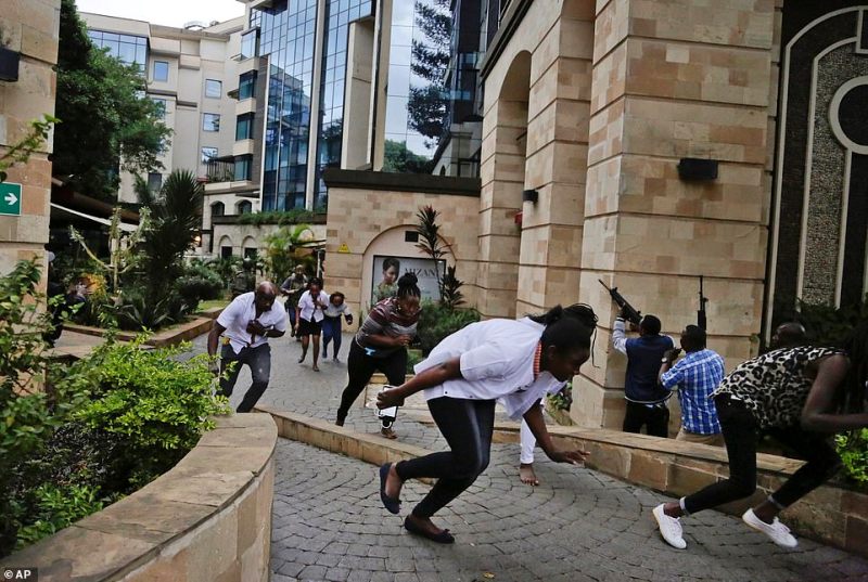 Φριχτές εικόνες από την επίθεση των φανατικών ισλαμιστών στο πολυτελές ξενοδοχείο της Κένυα (Photos/Video) - Media