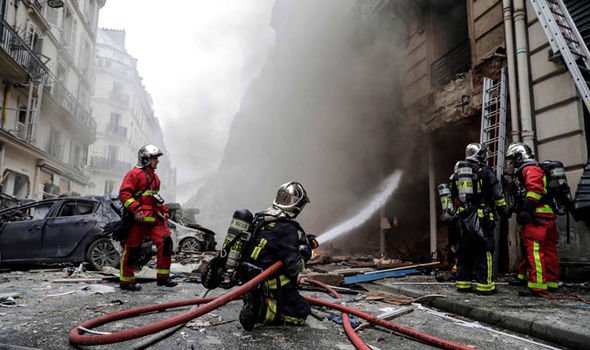 Πυροσβέστες οι δύο από τους τέσσερις νεκρούς στο Παρίσι - Media