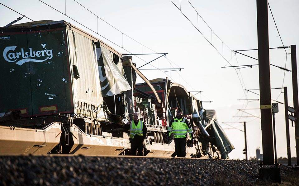 Τραγωδία στη Δανία: Νεκροί και τραυματίες σε σιδηροδρομικό δυστύχημα λόγω κακοκαιρίας - Media