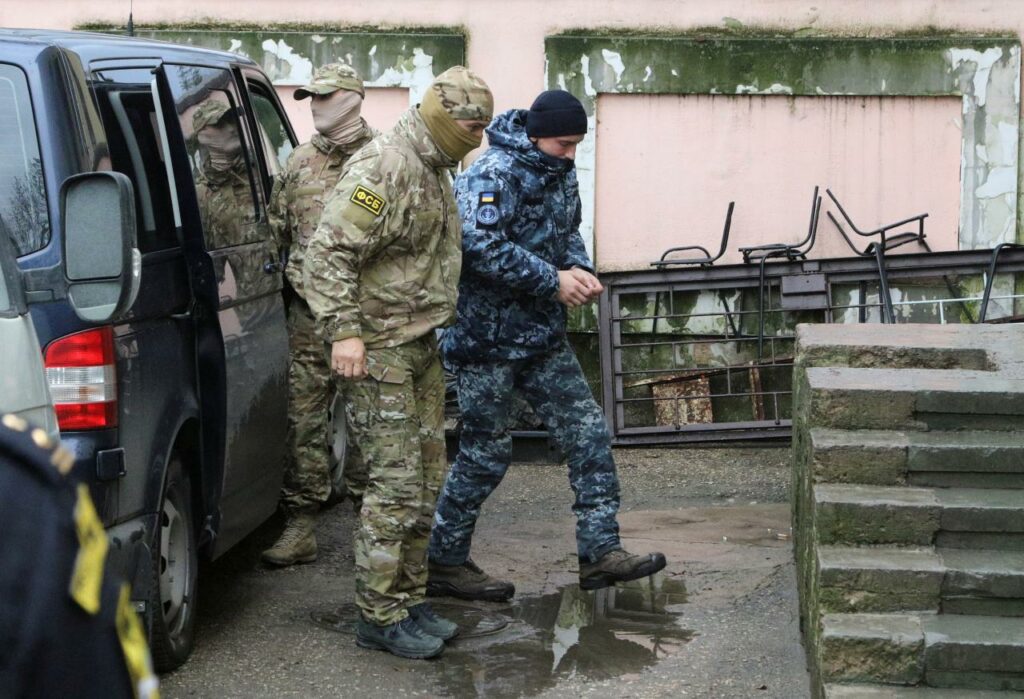 Σκληρή στάση από τη Μόσχα: Παρατείνεται η κράτηση των Ουκρανών ναυτών - Media