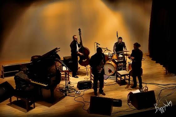 Κουιντέτο Δημήτρη Καλαντζή: MODES & MOODS - Τρόποι & διαθέσεις σε μουσική Μίκη Θεοδωράκη - Media