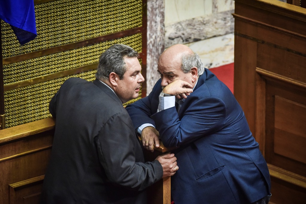 Διαμαρτυρία Βούτση για την επίθεση που δέχθηκε για τον γιο του - Αποχώρησε από ομιλία Καμμένου (Photo)  - Media