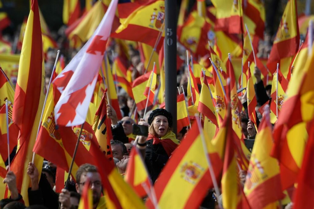 Ακροδεξιό σοκ στην Ισπανία: Άλμα του Vox στις δημοσκοπήσεις- Θα έμπαινε στη Βουλή - Media