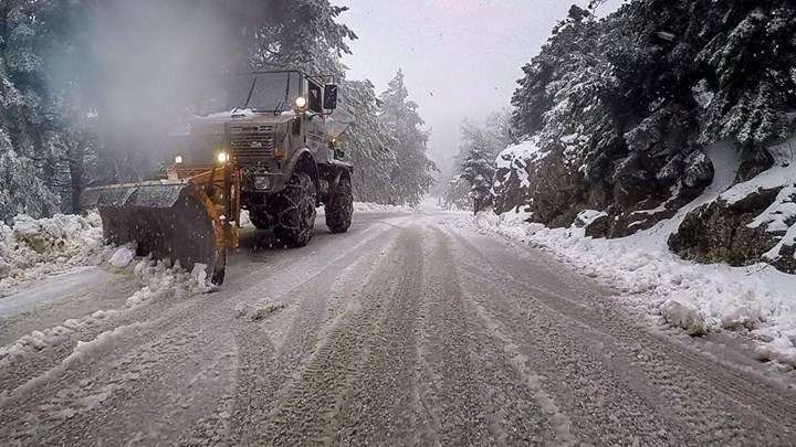 Ο «Τηλέμαχος» έφτασε στην Αττική - Πού χιονίζει, σε ποιες περιοχές τα σχολεία θα παραμείνουν κλειστά την Τρίτη - Media