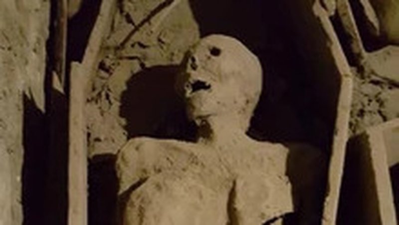Έκλεψαν μουμιοποιημένο κεφάλι σταυροφόρου ηλικίας 800 ετών από εκκλησία (Photos) - Media