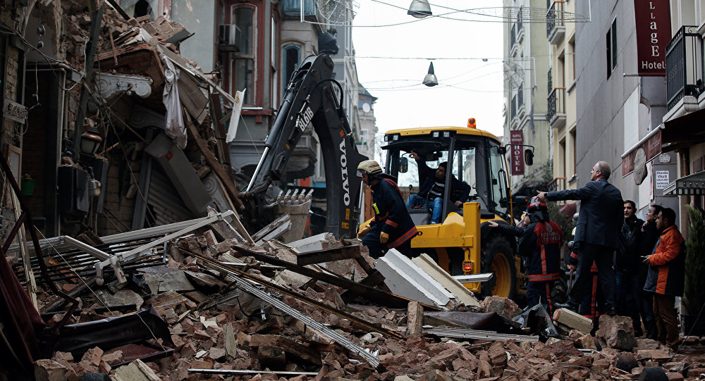 Στους 10 οι νεκροί από την κατάρρευση πολυκατοικίας στην Κωνσταντινούπολη - Media
