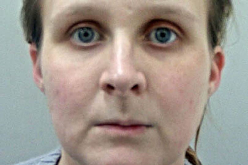 Γέννησε μόνη της στο μπάνιο και σκότωσε το μωρό της με ψαλίδι (Photos) - Media