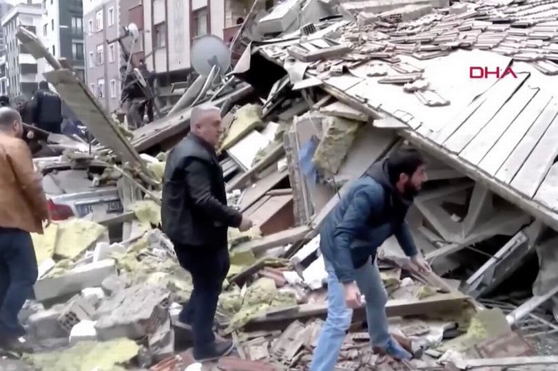 Τραγωδία στην Κωνσταντινούπολη: Τουλάχιστον δύο νεκροί από κατάρρευση κτιρίου (Photo, Video) - Media