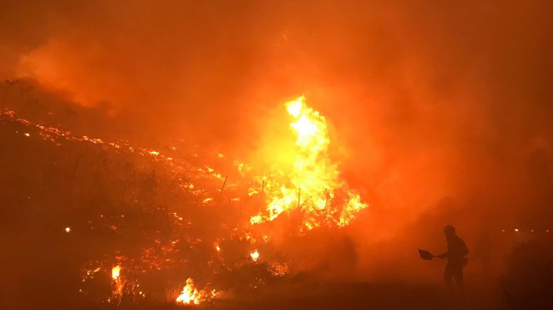 Παραδομένη στις φλόγες η Ισπανία: Πενήντα ενεργά μέτωπα (Video | Photos) - Media