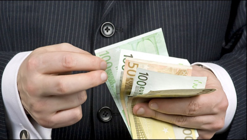 Οδηγίες του Υπουργείου Εργασίας για την αύξηση κατώτατου μισθού - Media