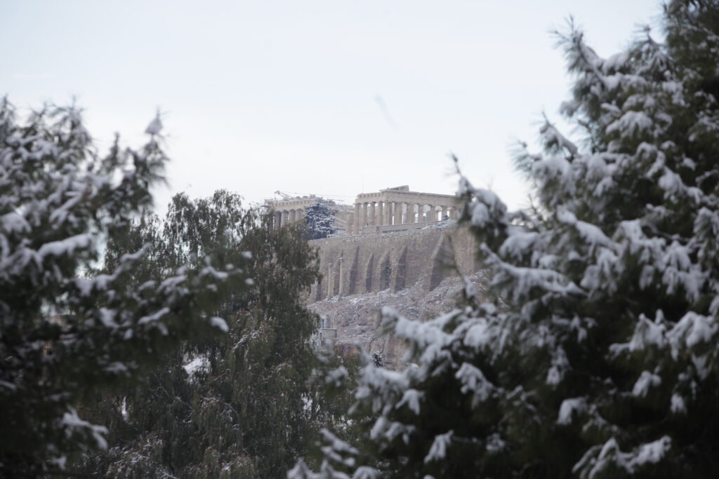 Προ των πυλών η «Ωκεανίς»: Ραγδαία πτώση της θερμοκρασίας -  Χιόνια ακόμα και στην Αθήνα (Video | Photo) - Media