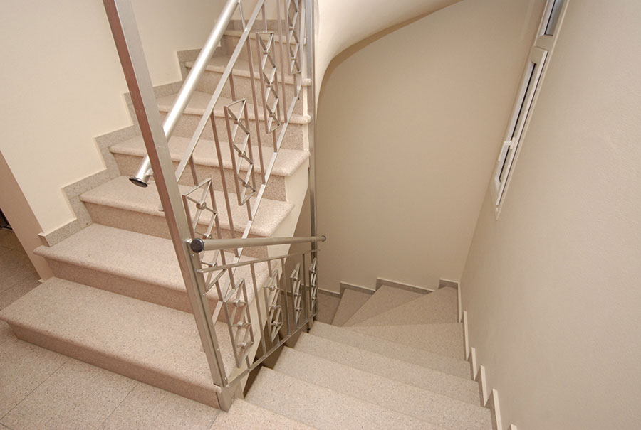 Πάτρα: Έπεσε από τις σκάλες του σπιτιού της και σκοτώθηκε - Media