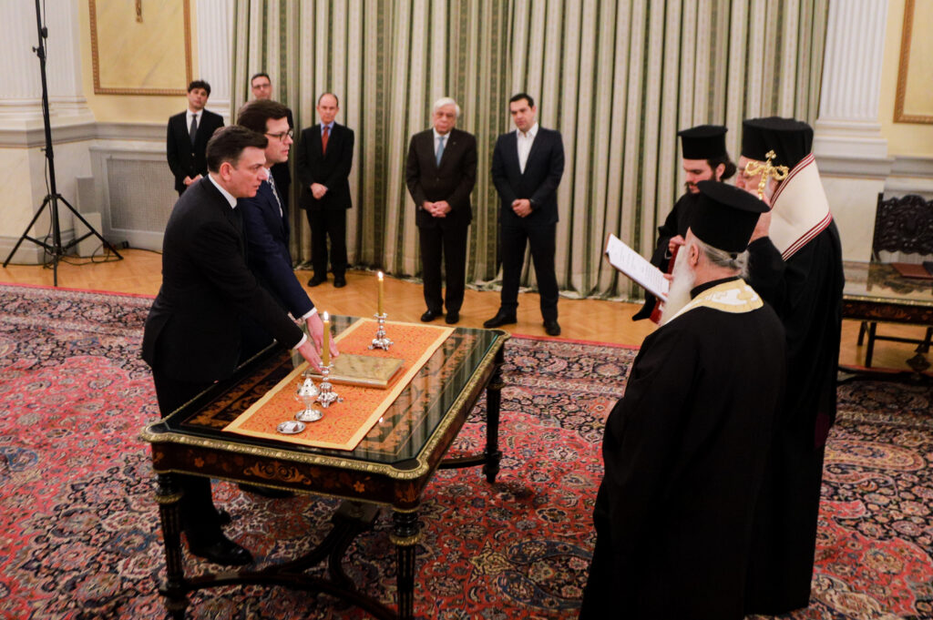 Ορκίστηκαν τα νέα μέλη της κυβέρνησης (Photos) - Media