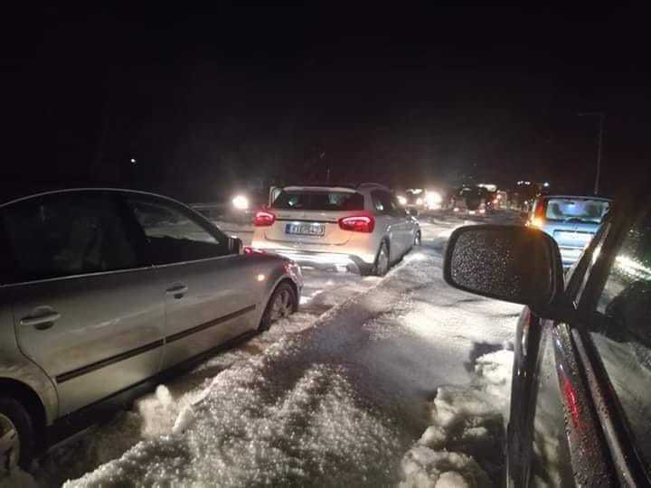 Δεν είναι χιόνι, τα αυτοκίνητα «θάφτηκαν» από το χαλάζι! (Photo) - Media