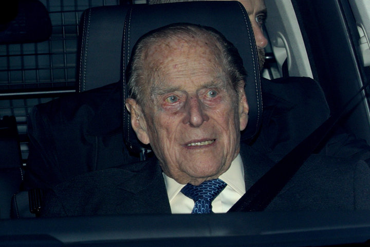 Τέλος η οδήγηση για τον 97χρονο πρίγκιπα Φίλιππο - Παρέδωσε το δίπλωμά του μετά από ατύχημα - Media