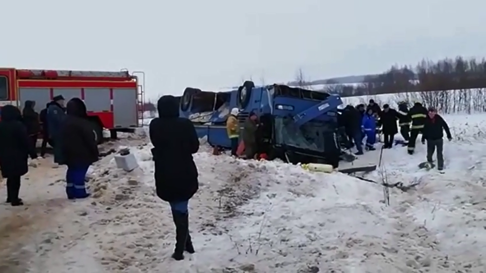 Ανετράπη λεωφορείο με παιδιά στη Ρωσία: Τουλάχιστον 4 νεκροί, πάνω από 20 τραυματίες (Video) - Media