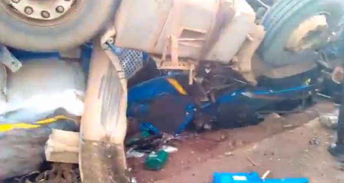 Φρικτός θάνατος επιβατών λεωφορείου: Τους περιέλουσε οξύ μετά από τροχαίο με βυτιοφόρο - Media