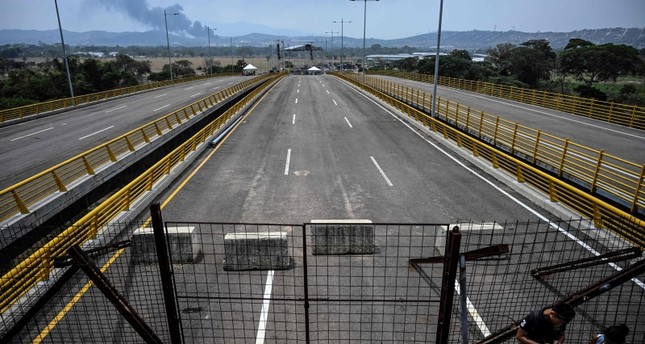 Ο Μαδούρο σφραγίζει τα σύνορα με Βραζιλία - Ο Γκουαϊδό εγκατέλειψε το Καράκας - Media