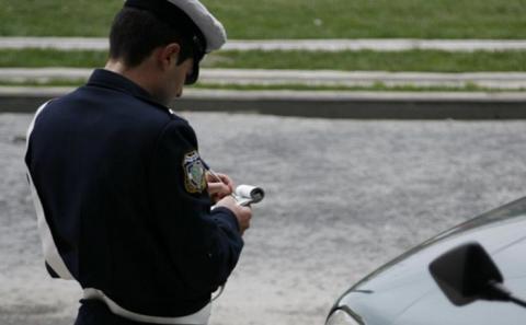 Καβγάς φαρσοκωμωδία με αστυνομικό - «Έκοψε» κλήση στο βαν χρηματαποστολής - Media