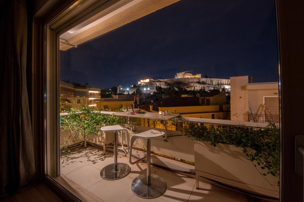 Telegraph: «Μαζικές εξώσεις» στην Αθήνα λόγω Airbnb προκαλούν οι «χρυσές» βίζες  - Media