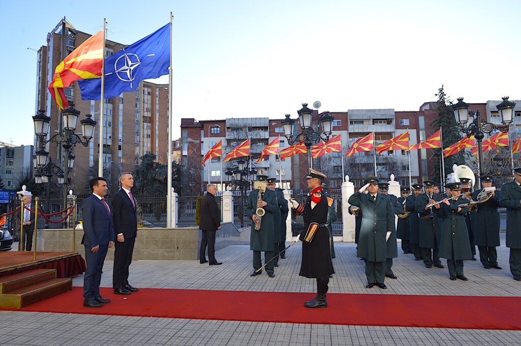 «Βόρεια Μακεδονία» η ΠΓΔΜ και για τον Ζάεφ – Υψώθηκε η σημαία του ΝΑΤΟ - Media