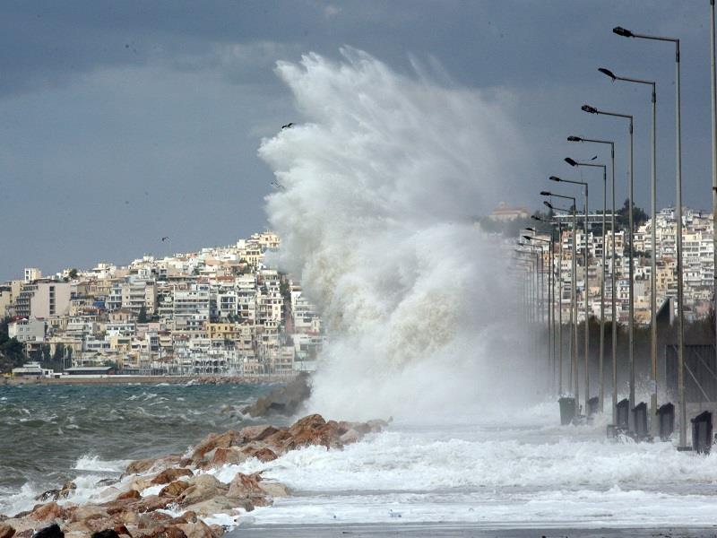 Κυκλωνική διαταραχή με πολικές αέριες μάζες φέρνει η «Χιόνη» - Που θα «δοκιμαστούν» οι υποδομές (Χάρτες) - Media